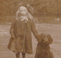 Carte postale ancienne＊黒犬と女の子<img class='new_mark_img2' src='https://img.shop-pro.jp/img/new/icons48.gif' style='border:none;display:inline;margin:0px;padding:0px;width:auto;' />