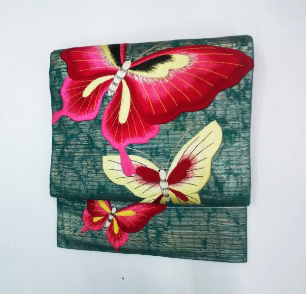 アンティーク・ピーコックグリーン地艶やか蝶の刺繍絽名古屋帯 - は