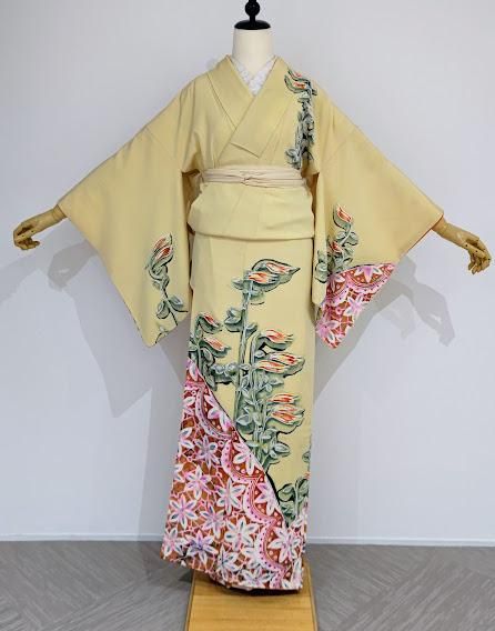 クリーム地総花柄着物 注意深く