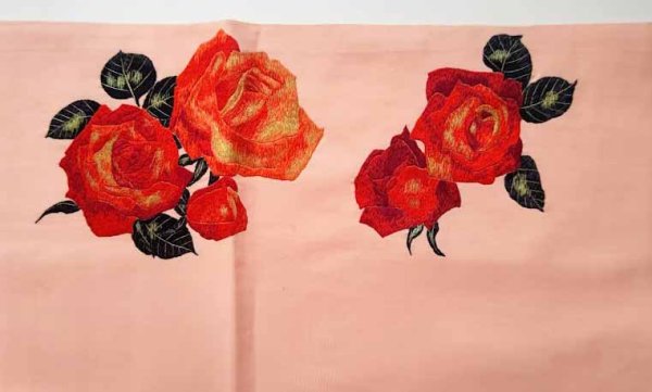 アンティーク・ピンク地真っ赤なバラの刺繍額縁仕立帯 - はきもの・きもの 弥生