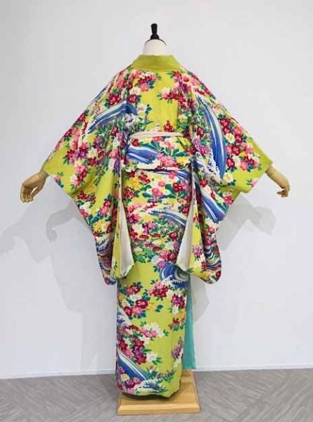 アンティーク・ライムイエロー地流水に花畑刺繍入り訪問着 - は