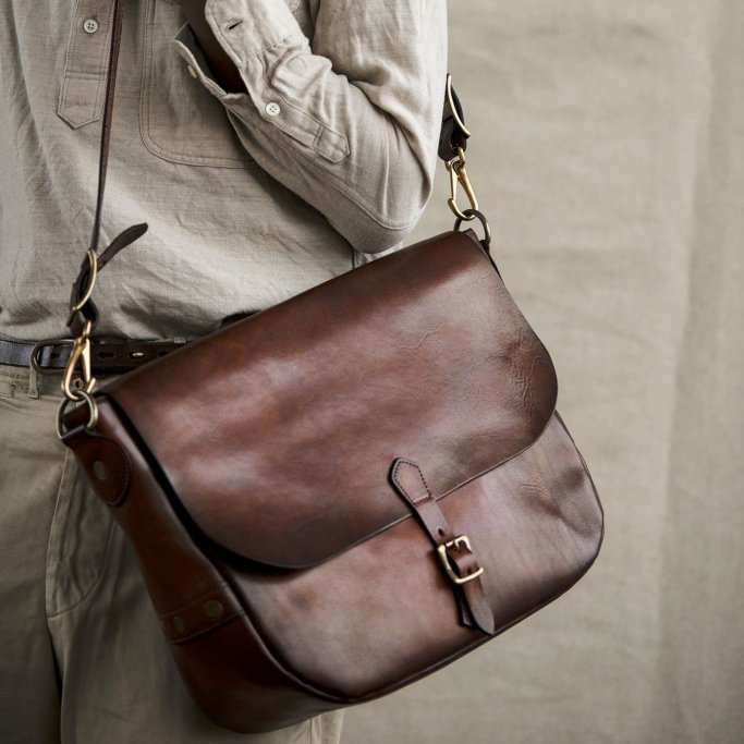 LEATHER POSTMAN SHOULDER BAG -LARGE(PLANE)【vasco OLDOIL】- vasco online shop