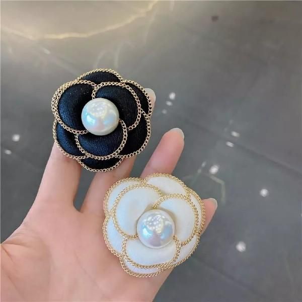 カメリアパールブローチゴールドライン BLACK - SPARA LUXURY SHOP カメリアパールブローチゴールドライン BLACK - SPARA LUXURY SHOP