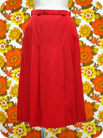 赤のセンターボックスプリーツスカート - メトロポリタン オンライン