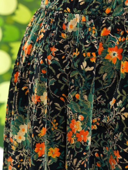 黒ベルベット地に橙と白の花柄スカート - メトロポリタン オンライン ...