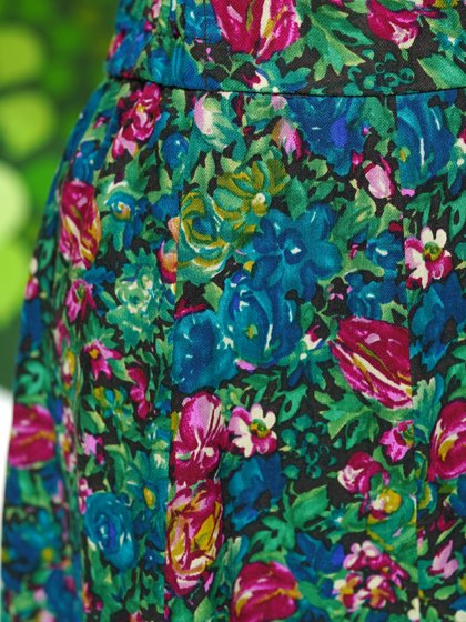 cacharel】黒地に青緑ピンクの花柄ロングスカート - メトロポリタン