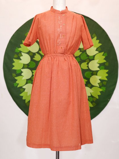 新品 ワンピース サーモンピンク M size 清らか