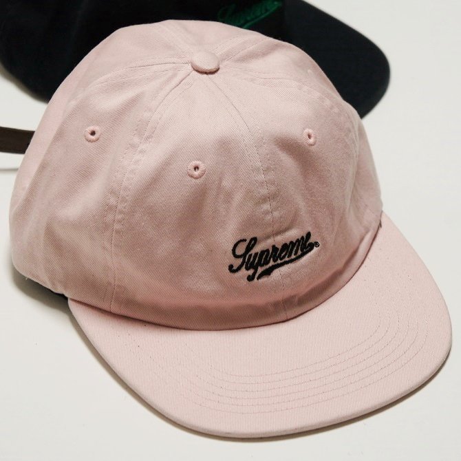 Supreme Script Logo 6-Panel<img class='new_mark_img2' src='https://img.shop-pro.jp/img/new/icons47.gif' style='border:none;display:inline;margin:0px;padding:0px;width:auto;' />