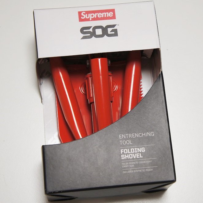 Supreme SOG Collapsible Shovel <img class='new_mark_img2' src='https://img.shop-pro.jp/img/new/icons47.gif' style='border:none;display:inline;margin:0px;padding:0px;width:auto;' />