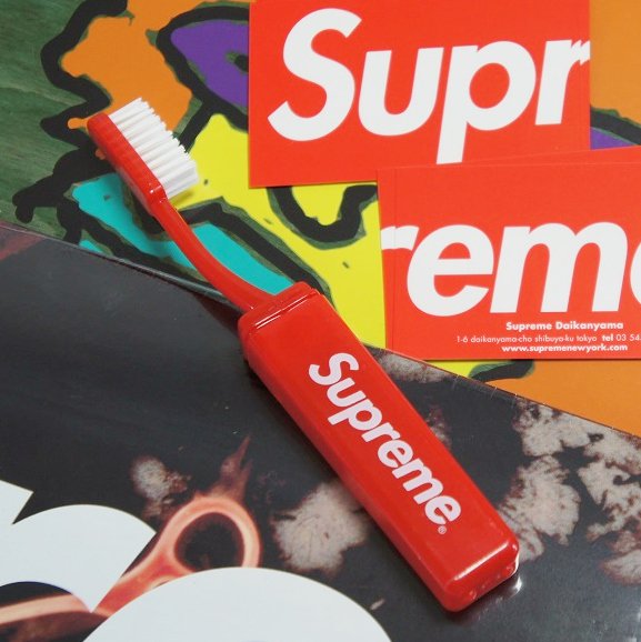 Supreme Travel Tooth Brush<img class='new_mark_img2' src='https://img.shop-pro.jp/img/new/icons47.gif' style='border:none;display:inline;margin:0px;padding:0px;width:auto;' />