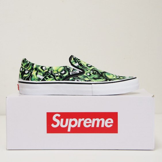 Supreme Vans Skull Pile Slip-On<img class='new_mark_img2' src='https://img.shop-pro.jp/img/new/icons47.gif' style='border:none;display:inline;margin:0px;padding:0px;width:auto;' />