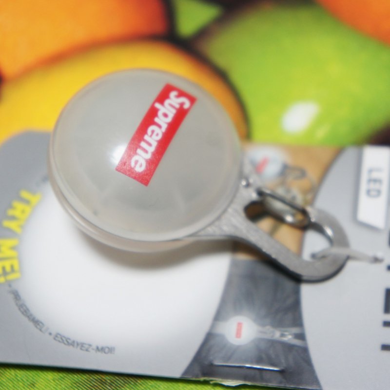 Supreme Spotlight Keychain<img class='new_mark_img2' src='https://img.shop-pro.jp/img/new/icons15.gif' style='border:none;display:inline;margin:0px;padding:0px;width:auto;' />