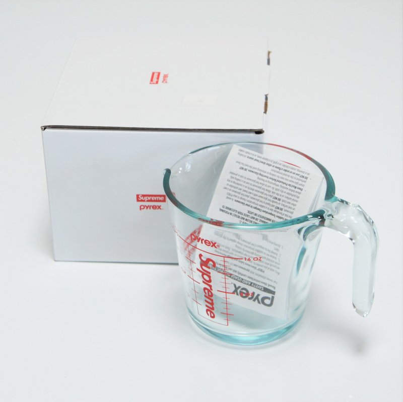 19fw Supreme Pyrex® 2-Cup Measuring Cup