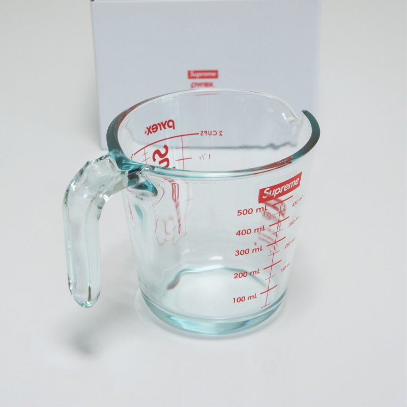 19fw Supreme Pyrex® 2-Cup Measuring Cup