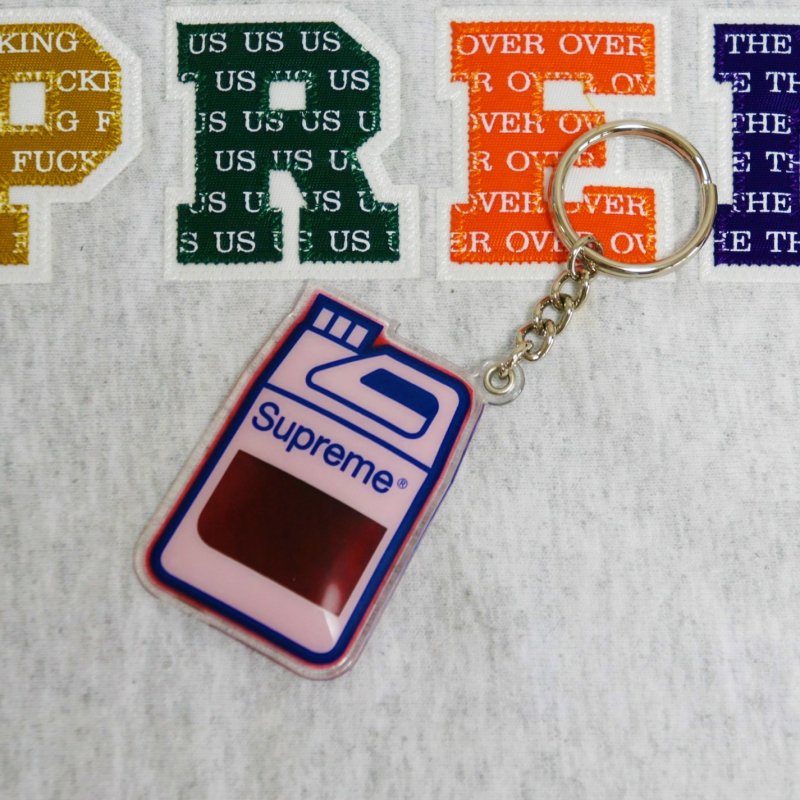 Supreme Jug Keychain<img class='new_mark_img2' src='https://img.shop-pro.jp/img/new/icons15.gif' style='border:none;display:inline;margin:0px;padding:0px;width:auto;' />