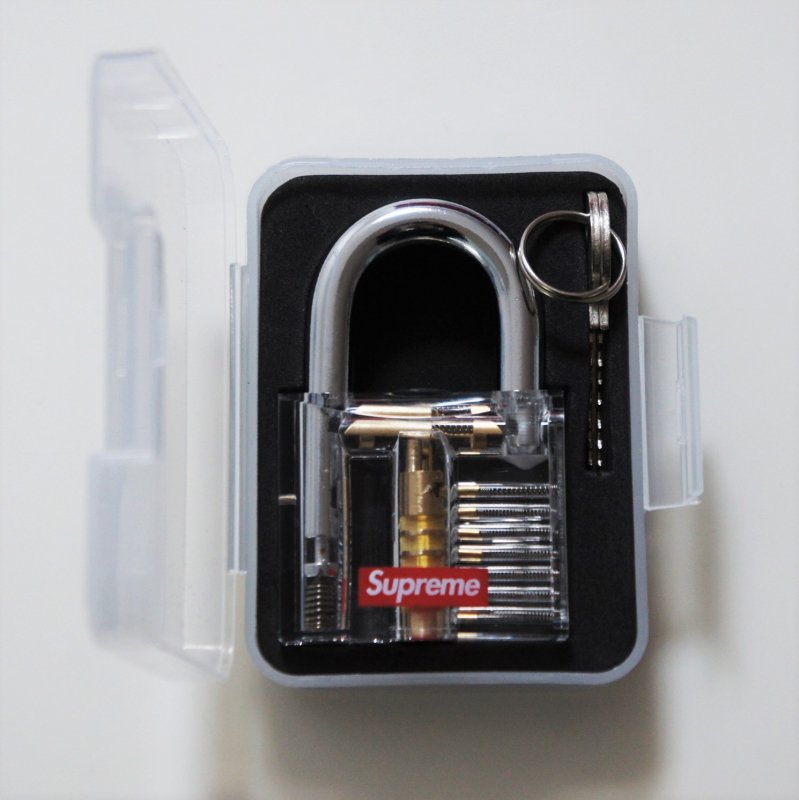 Supreme Transparent Lock<img class='new_mark_img2' src='https://img.shop-pro.jp/img/new/icons15.gif' style='border:none;display:inline;margin:0px;padding:0px;width:auto;' />