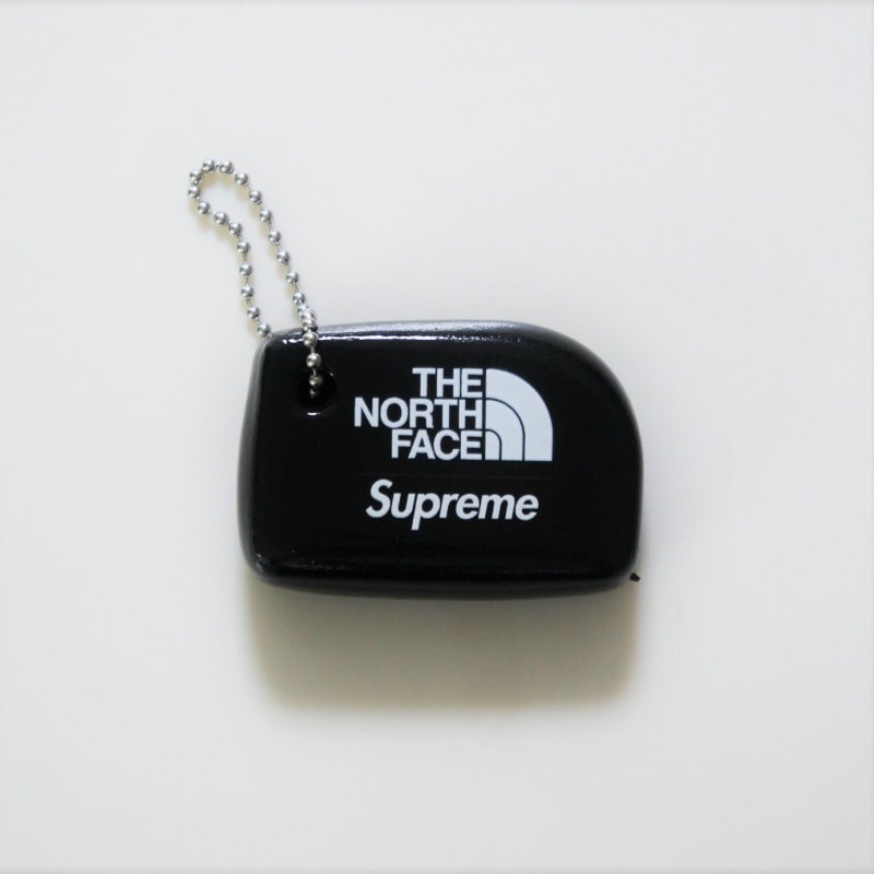 Supreme The North Face Floating Keychain<img class='new_mark_img2' src='https://img.shop-pro.jp/img/new/icons15.gif' style='border:none;display:inline;margin:0px;padding:0px;width:auto;' />