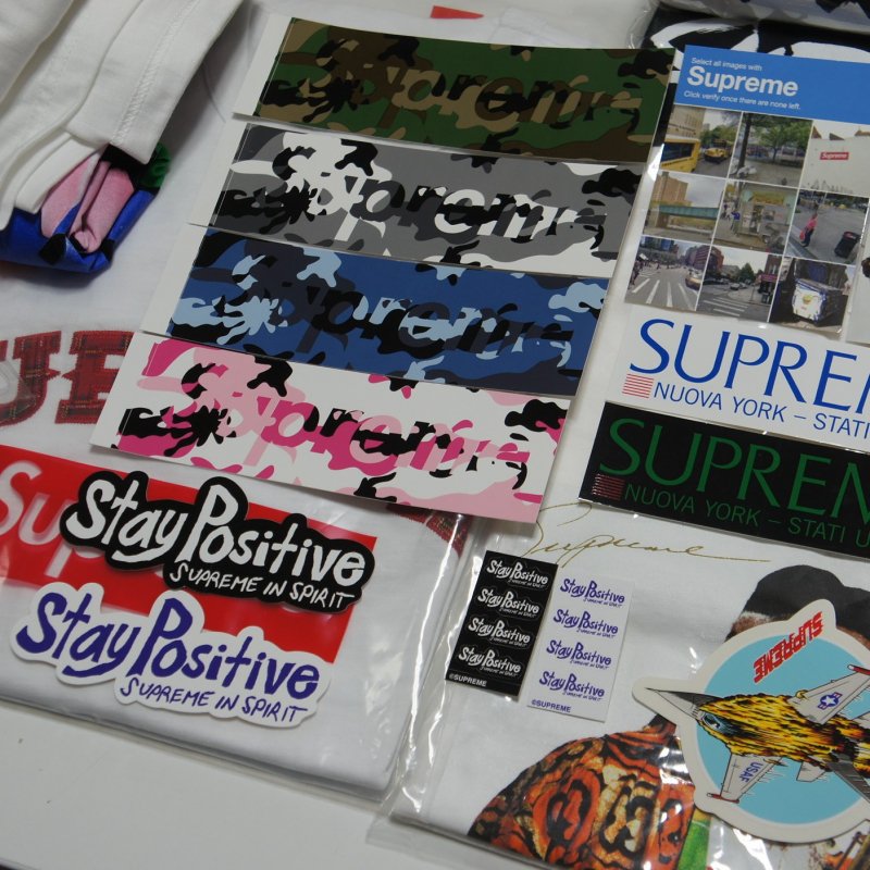 Supreme Nuova York Tee 2色セット Sticker - Supreme 通販 Online ...