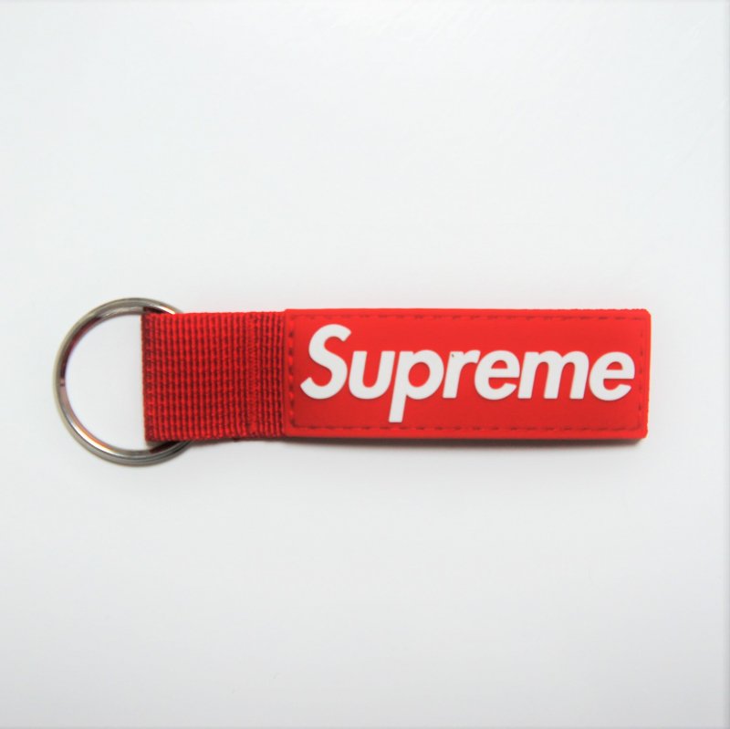 Supreme Webbing Keychain<img class='new_mark_img2' src='https://img.shop-pro.jp/img/new/icons47.gif' style='border:none;display:inline;margin:0px;padding:0px;width:auto;' />