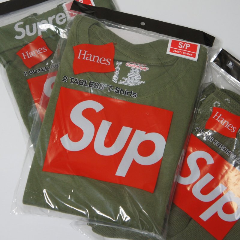 Supreme Hanes Tagless Tees<img class='new_mark_img2' src='https://img.shop-pro.jp/img/new/icons15.gif' style='border:none;display:inline;margin:0px;padding:0px;width:auto;' />