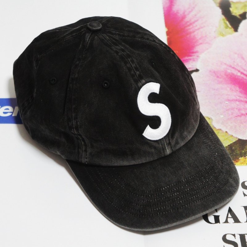 Supreme Pigment Print S Logo 6-Panel<img class='new_mark_img2' src='https://img.shop-pro.jp/img/new/icons15.gif' style='border:none;display:inline;margin:0px;padding:0px;width:auto;' />