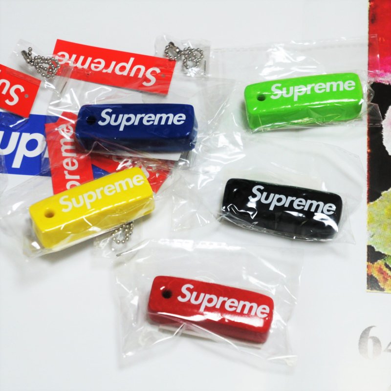Supreme Floating Keychain<img class='new_mark_img2' src='https://img.shop-pro.jp/img/new/icons15.gif' style='border:none;display:inline;margin:0px;padding:0px;width:auto;' />