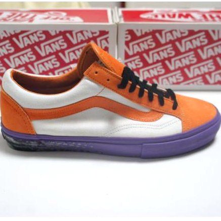 Supreme  VANS OLDSKOOL<img class='new_mark_img2' src='https://img.shop-pro.jp/img/new/icons47.gif' style='border:none;display:inline;margin:0px;padding:0px;width:auto;' />