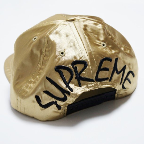 Supreme Satin Back Arc 5panel Cap<img class='new_mark_img2' src='https://img.shop-pro.jp/img/new/icons47.gif' style='border:none;display:inline;margin:0px;padding:0px;width:auto;' />