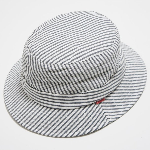 Brooks Brothers/Supreme Seersucker Bucket Hat<img class='new_mark_img2' src='https://img.shop-pro.jp/img/new/icons47.gif' style='border:none;display:inline;margin:0px;padding:0px;width:auto;' />