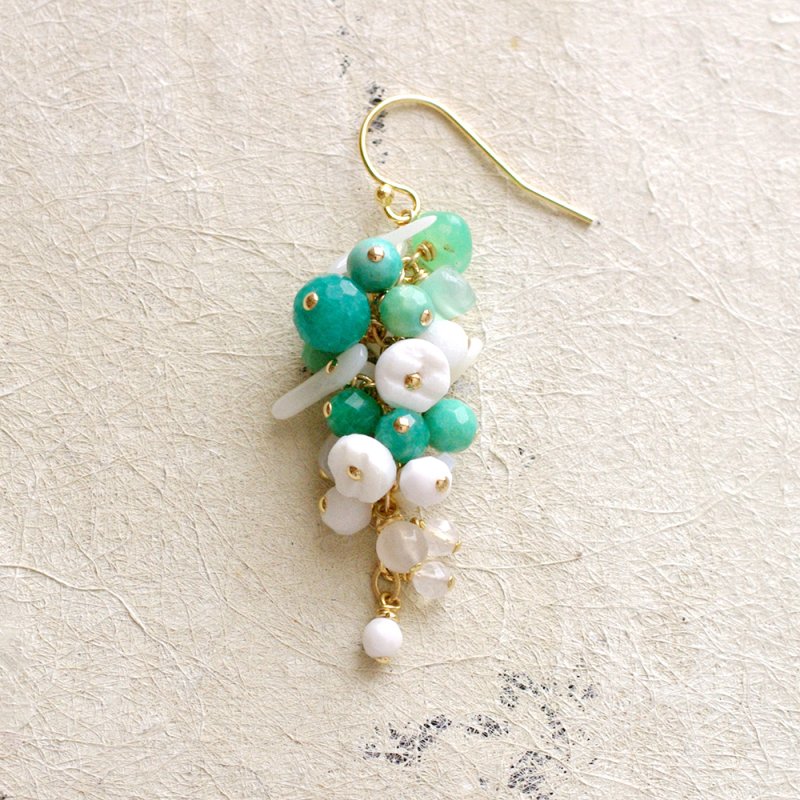 fusa : green Bouquet / 花 中房（earring）片耳・両耳