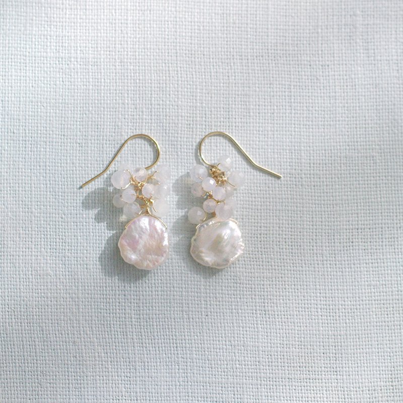 fusa : Pearl, white Chalcedony（earring）
