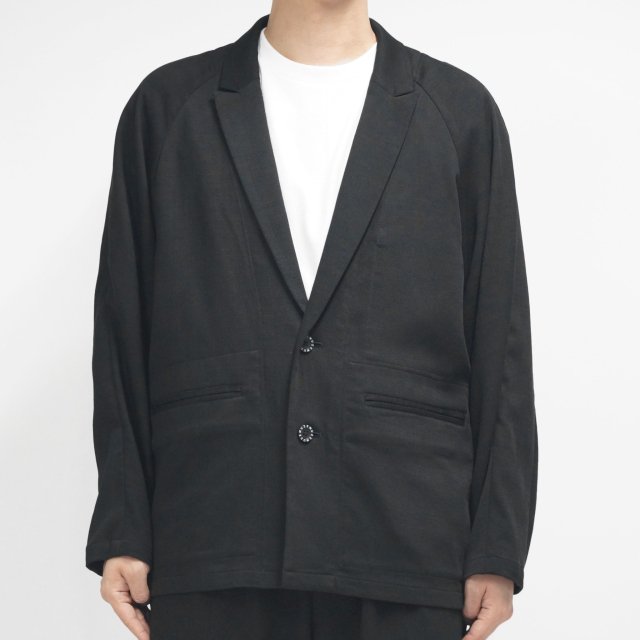 <img class='new_mark_img1' src='https://img.shop-pro.jp/img/new/icons1.gif' style='border:none;display:inline;margin:0px;padding:0px;width:auto;' />MUZE TURQUOISE LABEL - RELAXED TAILORED JACKET (BLACK) ミューズ2022年春夏コレクションテーラードジャケットブラック