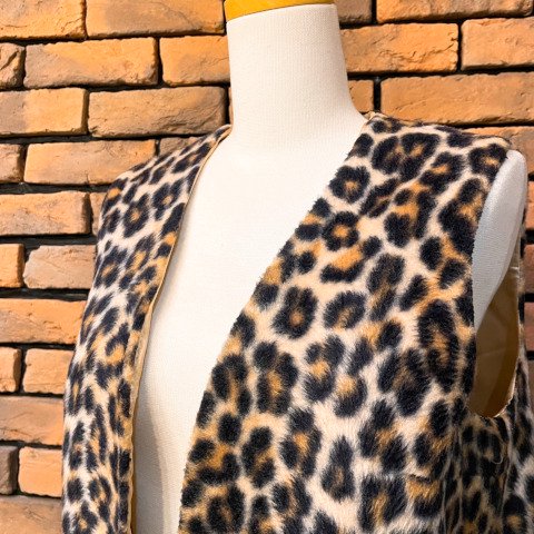 <img class='new_mark_img1' src='https://img.shop-pro.jp/img/new/icons13.gif' style='border:none;display:inline;margin:0px;padding:0px;width:auto;' />Leopard Fur Vest