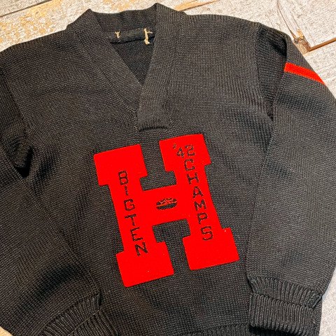 <img class='new_mark_img1' src='https://img.shop-pro.jp/img/new/icons13.gif' style='border:none;display:inline;margin:0px;padding:0px;width:auto;' />40's Black Lettered Sweater