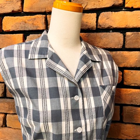 <img class='new_mark_img1' src='https://img.shop-pro.jp/img/new/icons13.gif' style='border:none;display:inline;margin:0px;padding:0px;width:auto;' />“Laura Mae” Open Collar Plaid Shirt