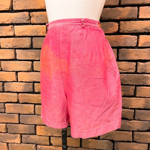 <img class='new_mark_img1' src='https://img.shop-pro.jp/img/new/icons13.gif' style='border:none;display:inline;margin:0px;padding:0px;width:auto;' />Red Chambray Side Zipper Short Pants