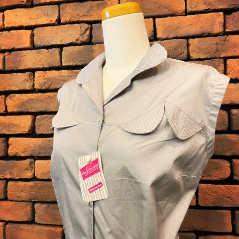 <img class='new_mark_img1' src='https://img.shop-pro.jp/img/new/icons13.gif' style='border:none;display:inline;margin:0px;padding:0px;width:auto;' />“Mac Shore” Gray Peter Pan Collar Blouse