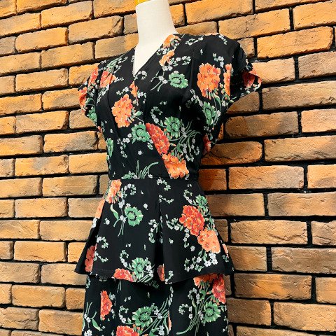 <img class='new_mark_img1' src='https://img.shop-pro.jp/img/new/icons13.gif' style='border:none;display:inline;margin:0px;padding:0px;width:auto;' />40's Floral Peplum Rayon Dress