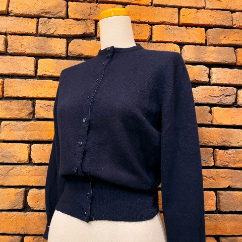 <img class='new_mark_img1' src='https://img.shop-pro.jp/img/new/icons13.gif' style='border:none;display:inline;margin:0px;padding:0px;width:auto;' />Navy Cashmere Knit Cardigan