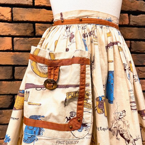 <img class='new_mark_img1' src='https://img.shop-pro.jp/img/new/icons13.gif' style='border:none;display:inline;margin:0px;padding:0px;width:auto;' />Western, Novelty Print Skirt
