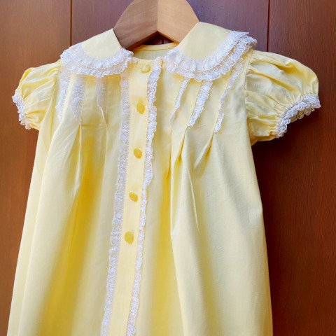 <img class='new_mark_img1' src='https://img.shop-pro.jp/img/new/icons13.gif' style='border:none;display:inline;margin:0px;padding:0px;width:auto;' />Pastel Yellow & Lace Girls Dress