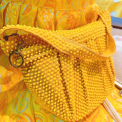 <img class='new_mark_img1' src='https://img.shop-pro.jp/img/new/icons13.gif' style='border:none;display:inline;margin:0px;padding:0px;width:auto;' />Yellow Beaded Purse
