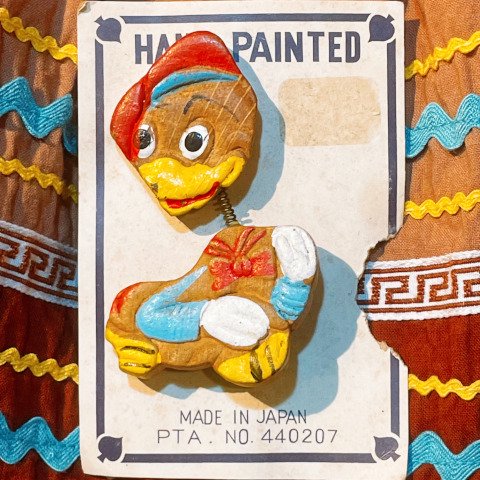 <img class='new_mark_img1' src='https://img.shop-pro.jp/img/new/icons13.gif' style='border:none;display:inline;margin:0px;padding:0px;width:auto;' />Sailor Duck Bobble Head Wooden Brooch