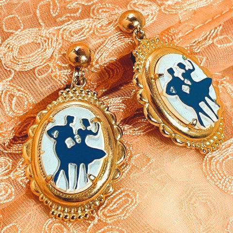 <img class='new_mark_img1' src='https://img.shop-pro.jp/img/new/icons13.gif' style='border:none;display:inline;margin:0px;padding:0px;width:auto;' />Dancing Couple Dangle Earrings