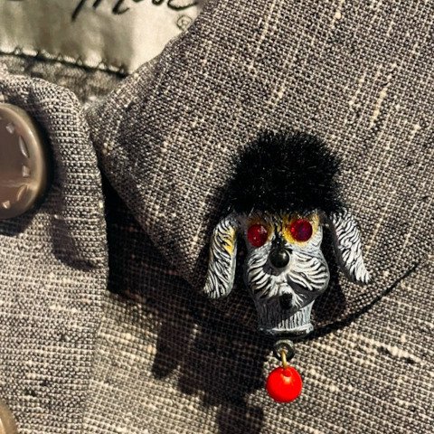 <img class='new_mark_img1' src='https://img.shop-pro.jp/img/new/icons13.gif' style='border:none;display:inline;margin:0px;padding:0px;width:auto;' />Black Fur Poodle Brooch Pin