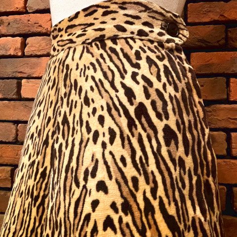 <img class='new_mark_img1' src='https://img.shop-pro.jp/img/new/icons13.gif' style='border:none;display:inline;margin:0px;padding:0px;width:auto;' />Leopard Print Corduroy Flared Skirt