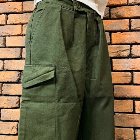 <img class='new_mark_img1' src='https://img.shop-pro.jp/img/new/icons13.gif' style='border:none;display:inline;margin:0px;padding:0px;width:auto;' />Swedish Military Cargo Pants