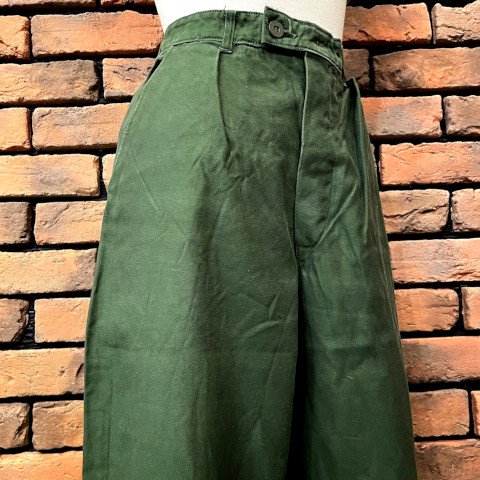 <img class='new_mark_img1' src='https://img.shop-pro.jp/img/new/icons13.gif' style='border:none;display:inline;margin:0px;padding:0px;width:auto;' />Swedish Military Utility Pants