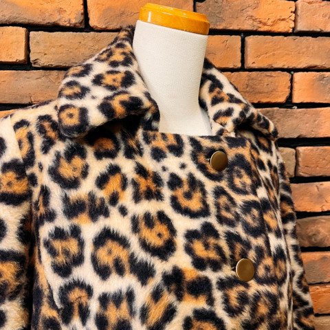 <img class='new_mark_img1' src='https://img.shop-pro.jp/img/new/icons13.gif' style='border:none;display:inline;margin:0px;padding:0px;width:auto;' />Leopard Print Faux Fur, Gold Buttons Coat
