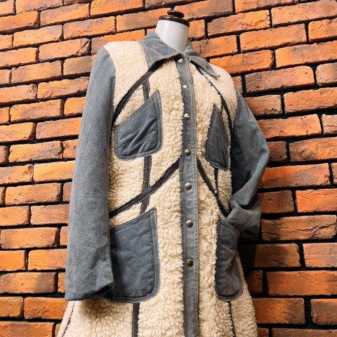 <img class='new_mark_img1' src='https://img.shop-pro.jp/img/new/icons13.gif' style='border:none;display:inline;margin:0px;padding:0px;width:auto;' />Suede Collar & Pockets & Lined Boa Coat